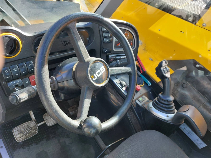 Телескопични товарачи JCB TH525-60, снимка 11 - Индустриална техника - 52390881