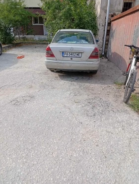 Mercedes-Benz 220, снимка 1