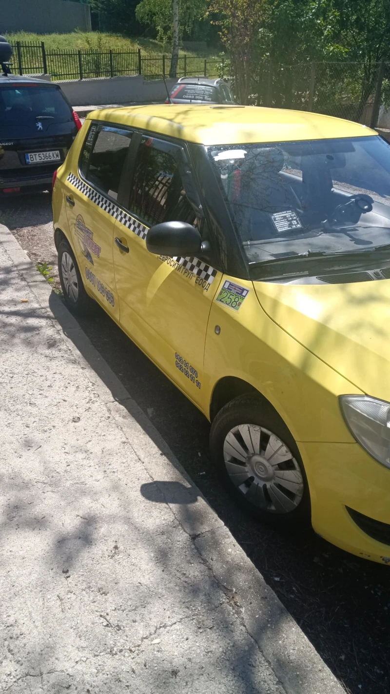 Skoda Fabia, снимка 2 - Автомобили и джипове - 52285321