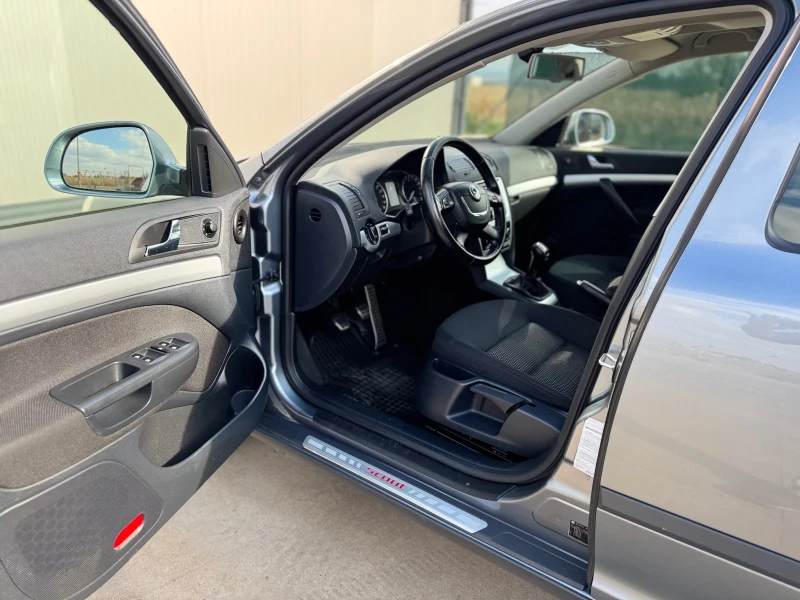 Skoda Octavia SCOUT, снимка 11 - Автомобили и джипове - 52041106