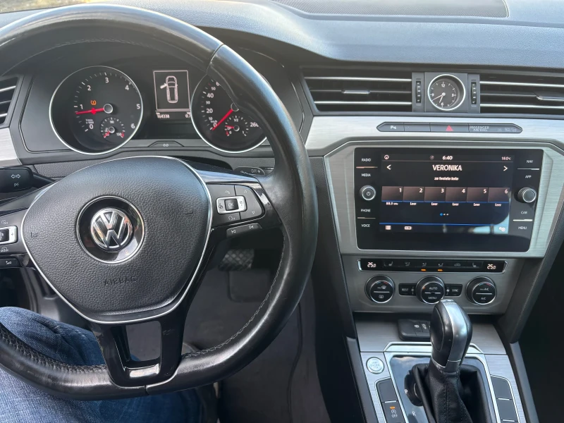 VW Passat 2.0TDI AUTOMAT, снимка 5 - Автомобили и джипове - 52124808