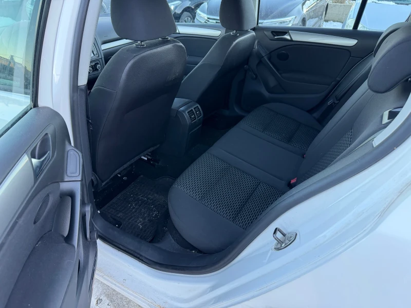 VW Golf 1.6/90кс Нави, снимка 10 - Автомобили и джипове - 52929032