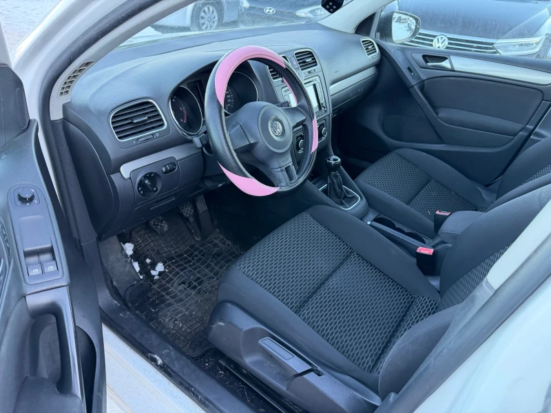 VW Golf 1.6/90кс Нави, снимка 8 - Автомобили и джипове - 52929032