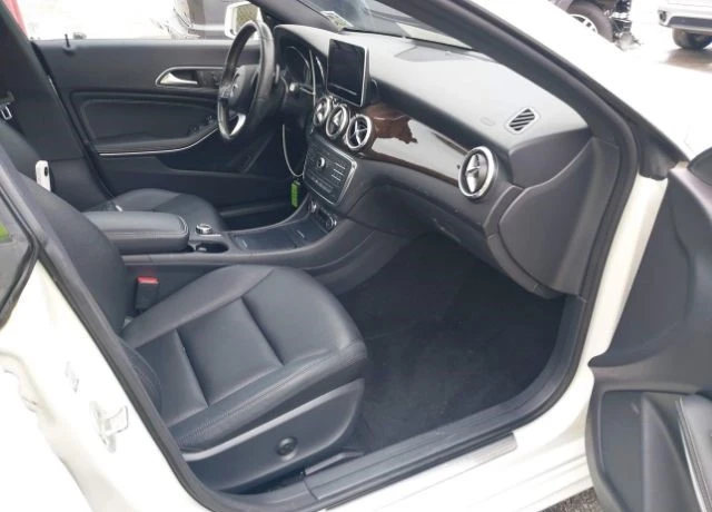 Mercedes-Benz CLA 250, снимка 7 - Автомобили и джипове - 48393202