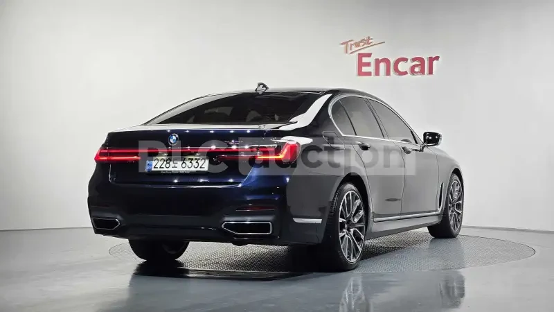 BMW 740 i M PACK| 4 МЕСТА| 360CAM| ОБДУХ| ВКЛ.ТЕХНОТЕСТ , снимка 3 - Автомобили и джипове - 54615631