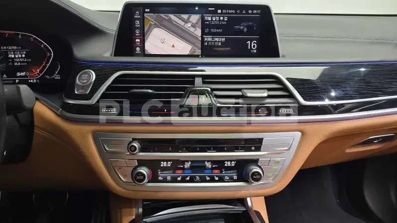 BMW 740 i M PACK| 4 МЕСТА| 360CAM| ОБДУХ| ВКЛ.ТЕХНОТЕСТ , снимка 10 - Автомобили и джипове - 54615631