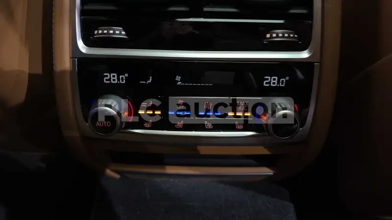 BMW 740 i M PACK| 4 МЕСТА| 360CAM| ОБДУХ| ВКЛ.ТЕХНОТЕСТ , снимка 14 - Автомобили и джипове - 54615631