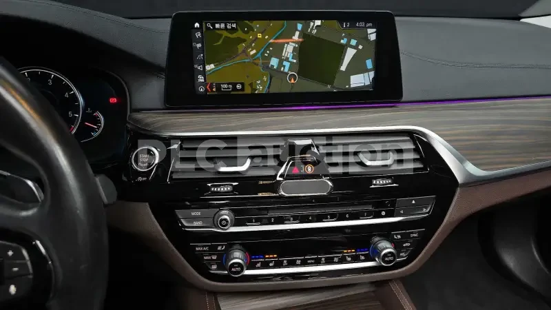 BMW 520 d| FULL FULL| DISTRONIC| ОБДУХ| HEAD-UP| ВКЛ.ТЕХНО, снимка 9 - Автомобили и джипове - 54971452