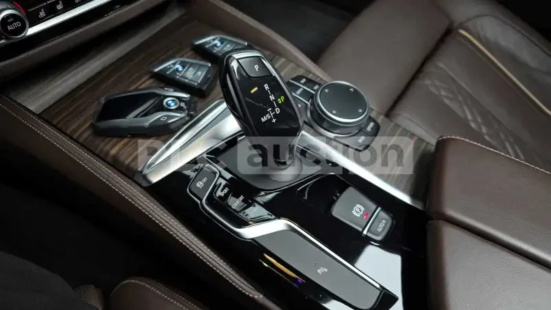 BMW 520 d| FULL FULL| DISTRONIC| ОБДУХ| HEAD-UP| ВКЛ.ТЕХНО, снимка 5 - Автомобили и джипове - 54971452