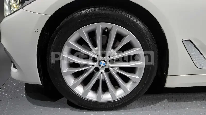 BMW 520 d| FULL FULL| DISTRONIC| ОБДУХ| HEAD-UP| ВКЛ.ТЕХНО, снимка 13 - Автомобили и джипове - 54971452