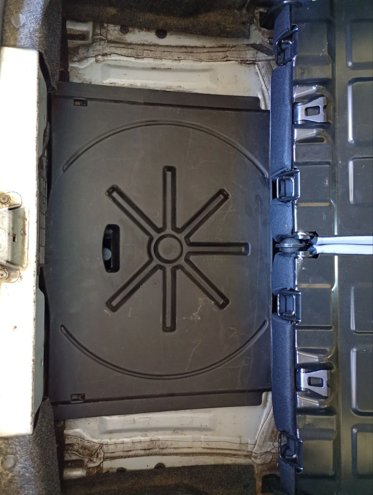 Toyota Aygo 1.0i 12V 67Hp, снимка 12 - Автомобили и джипове - 53748754