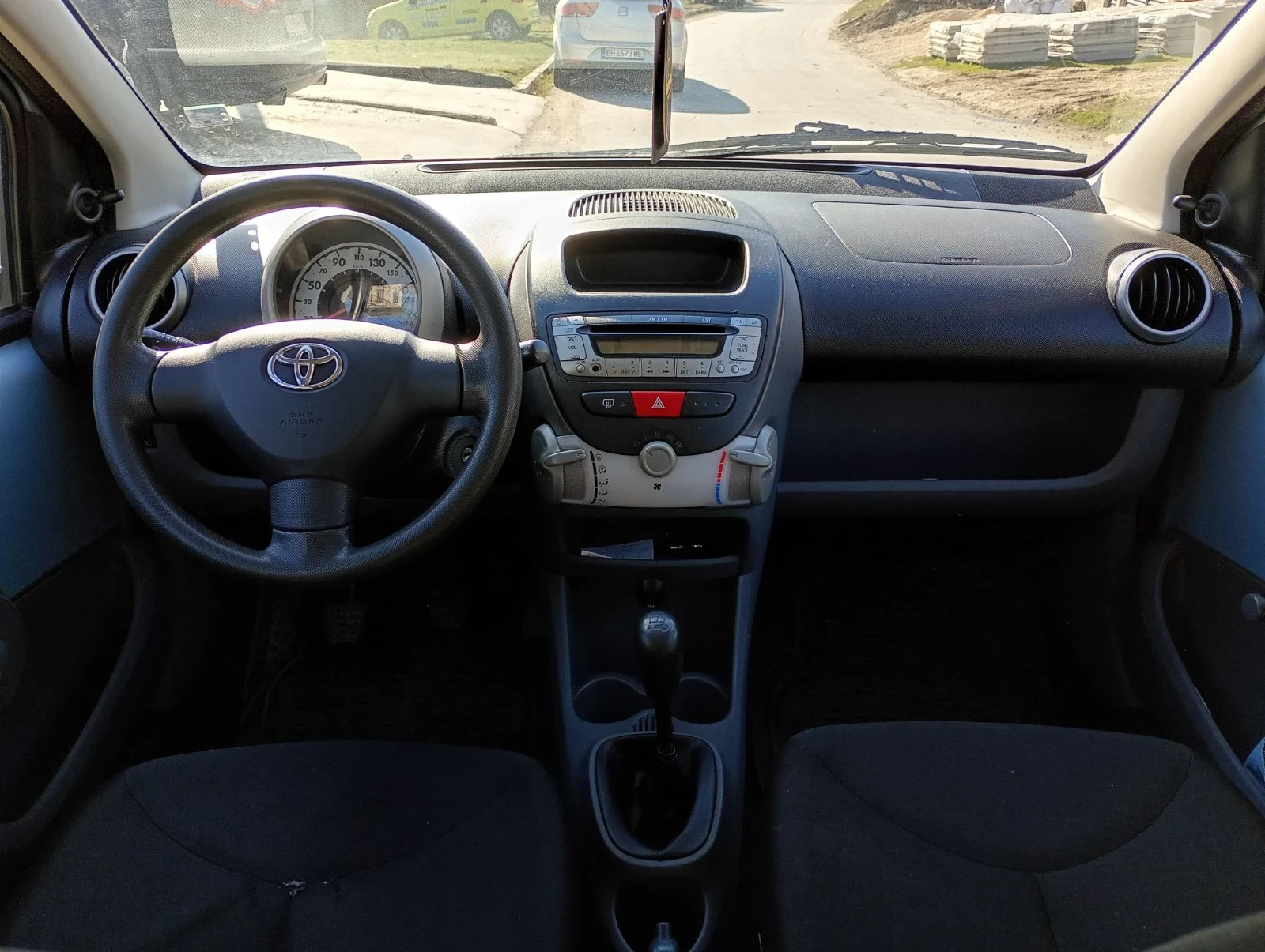Toyota Aygo 1.0i 12V 67Hp, снимка 8 - Автомобили и джипове - 53748754