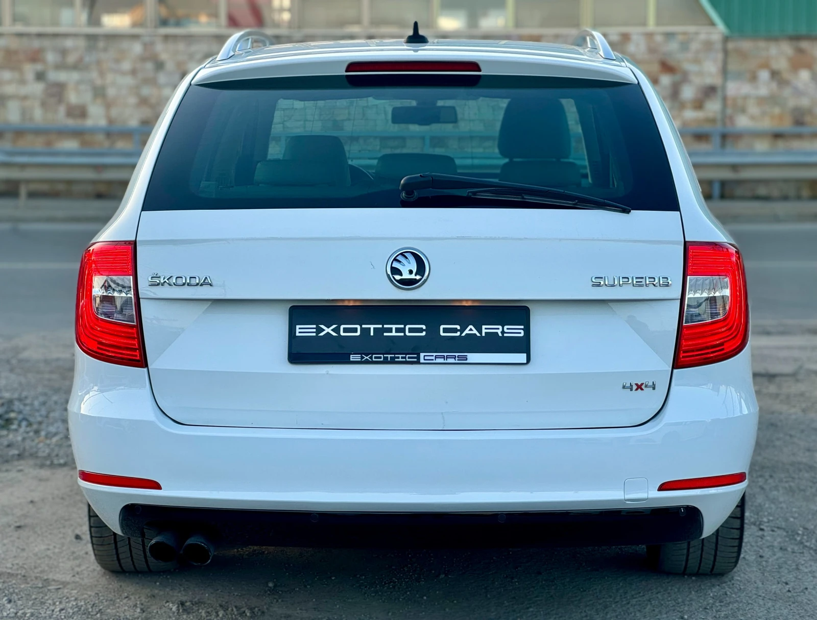 Skoda Superb 2.0 TDI 4x4 Laurin & Klement, снимка 5 - Автомобили и джипове - 53928571