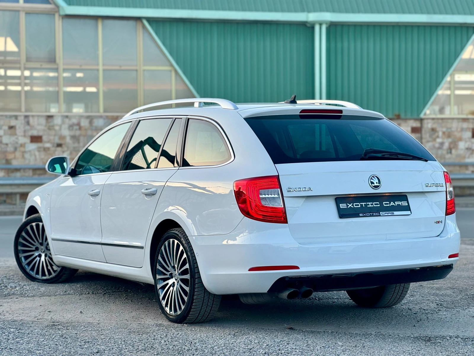 Skoda Superb 2.0 TDI 4x4 Laurin & Klement, снимка 6 - Автомобили и джипове - 53928571