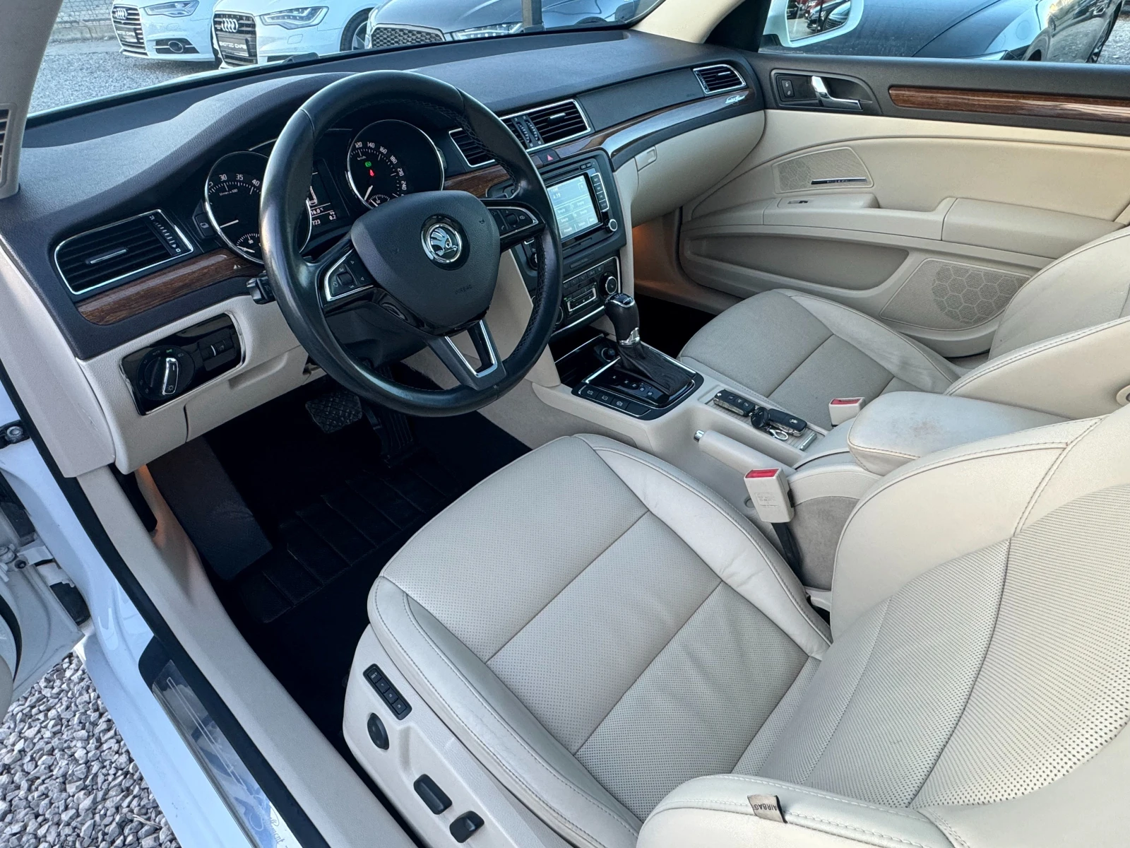 Skoda Superb 2.0 TDI 4x4 Laurin & Klement, снимка 8 - Автомобили и джипове - 53928571