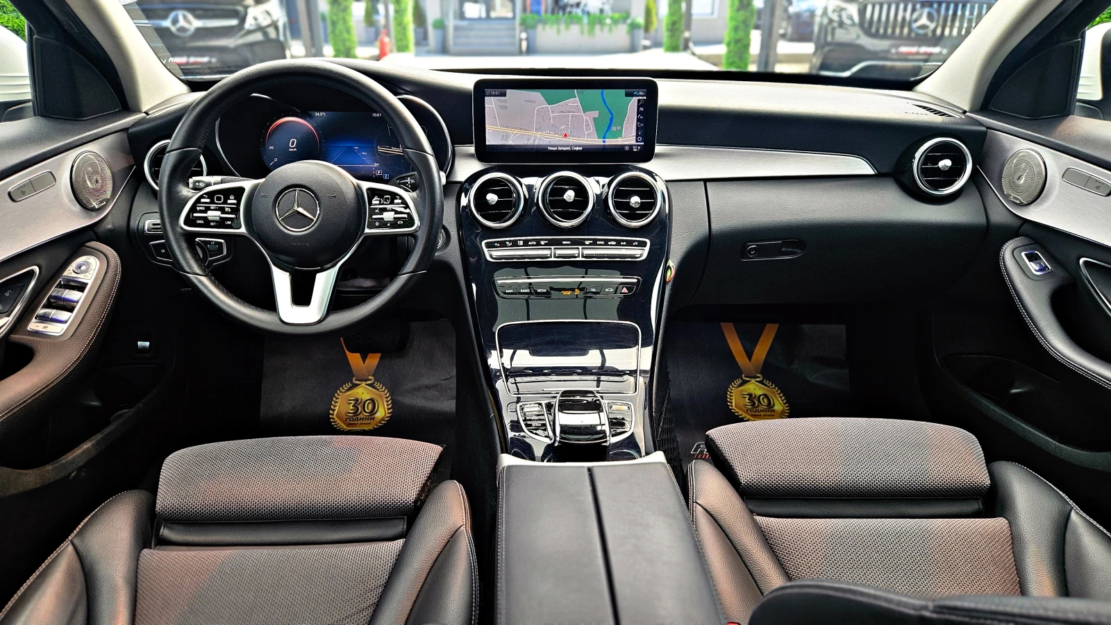 Mercedes-Benz C 220 AMG/4MAT/DIGITAL/PANO/CAMERA/ПОДГРЕВ/AMBIENT/LIZIN, снимка 9 - Автомобили и джипове - 54621433