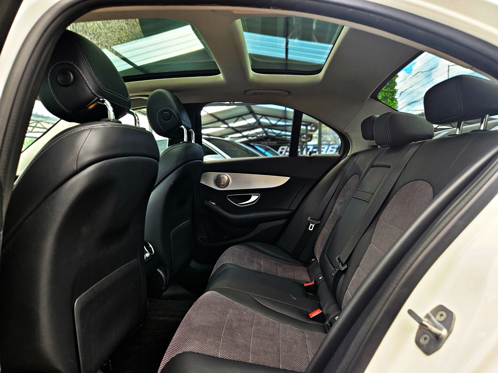 Mercedes-Benz C 220 AMG/4MAT/DIGITAL/PANO/CAMERA/ПОДГРЕВ/AMBIENT/LIZIN, снимка 16 - Автомобили и джипове - 54621433