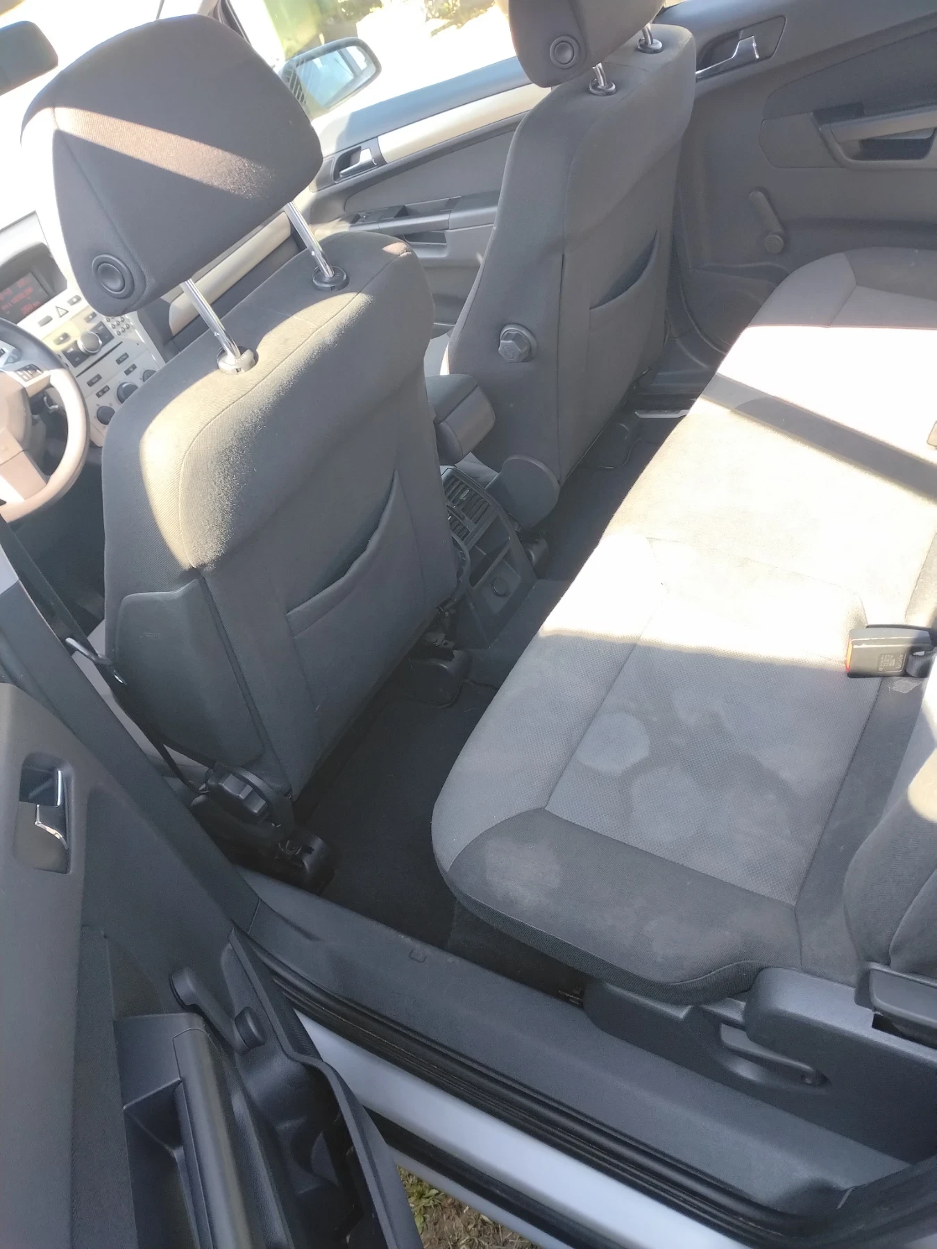 Opel Zafira 1.8 140к.с 6+ 1, снимка 8 - Автомобили и джипове - 54689279