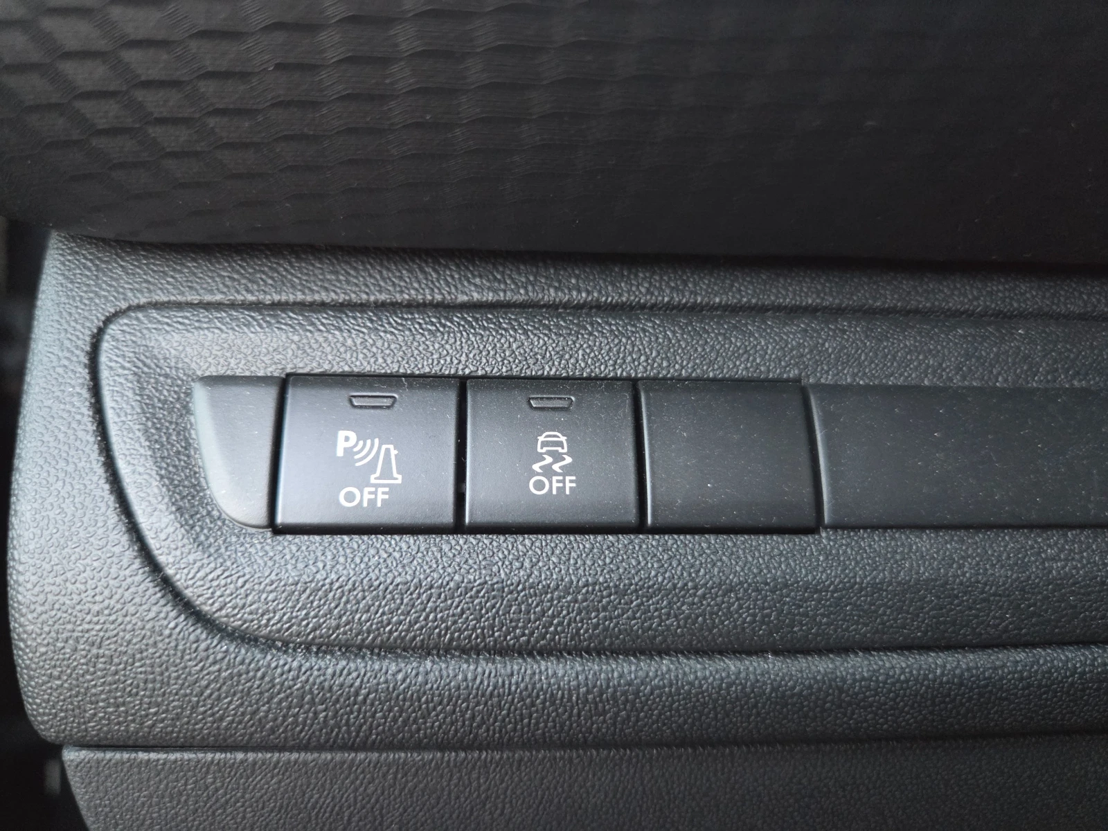 Peugeot 208 1.2    38 000km, снимка 11 - Автомобили и джипове - 54721654