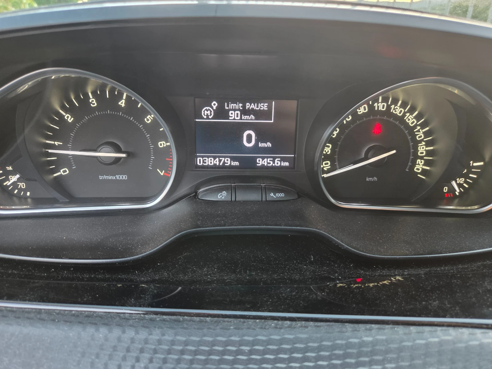 Peugeot 208 1.2    38 000km, снимка 13 - Автомобили и джипове - 54721654