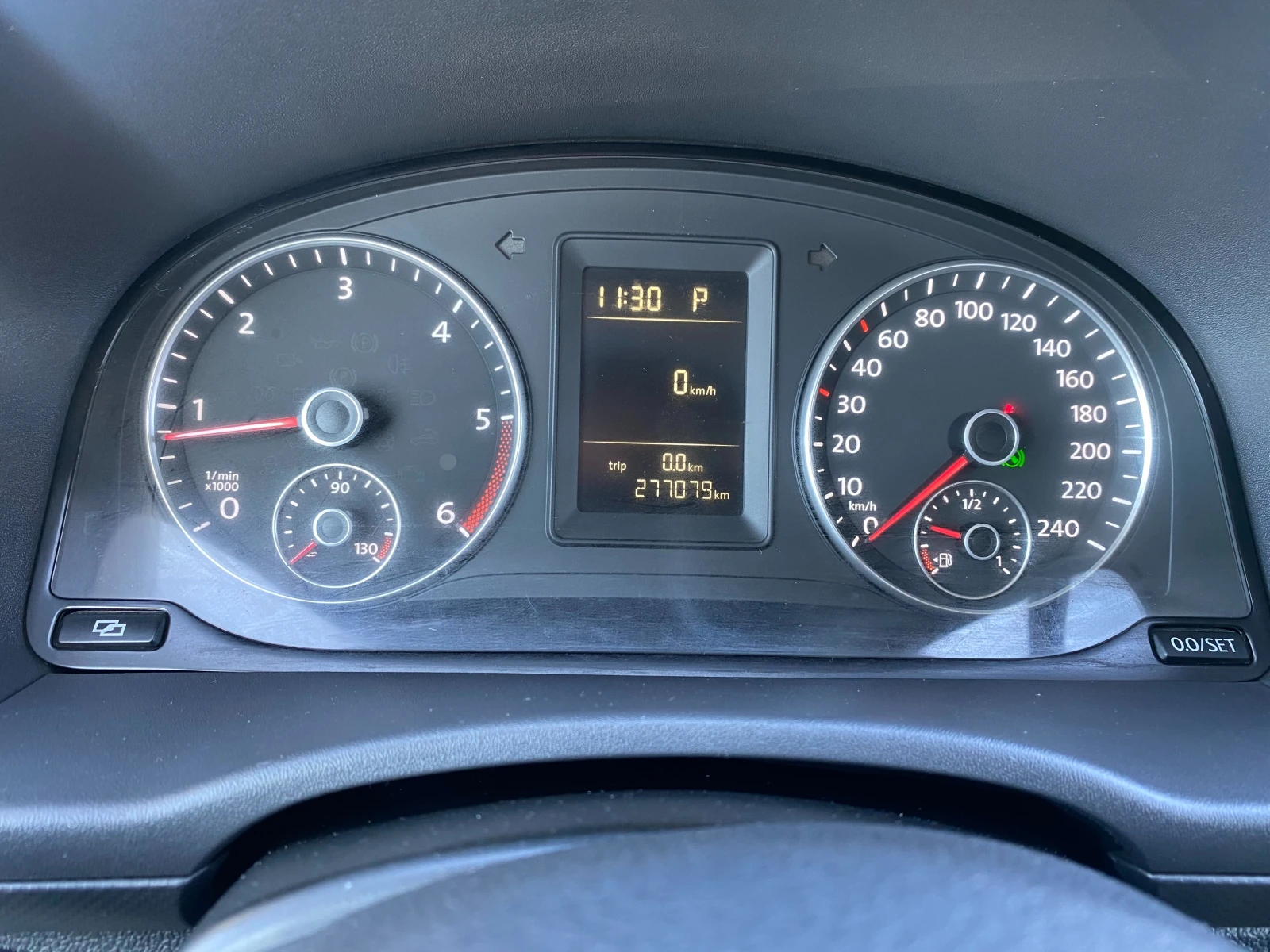 VW Caddy 1.6TDi 4+ 1м. Automatic, снимка 9 - Автомобили и джипове - 56562342