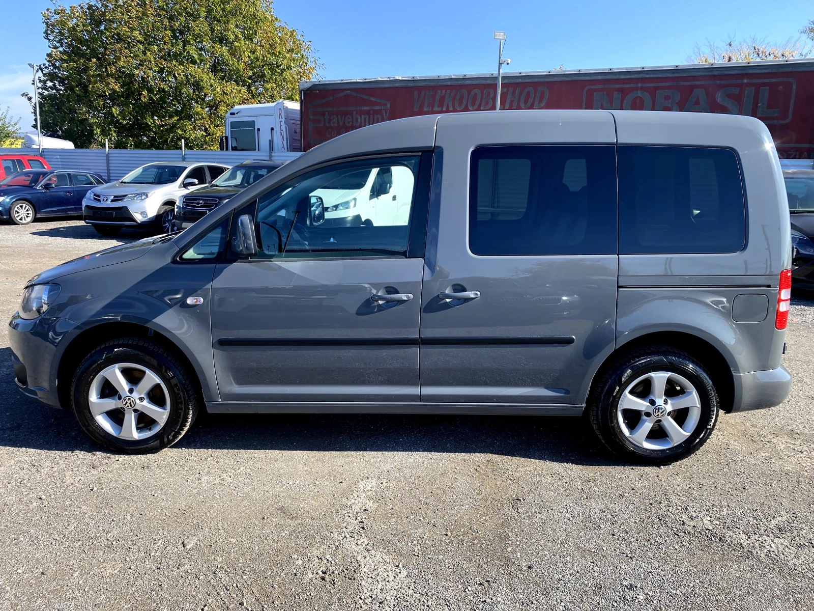 VW Caddy 1.6TDi 4+ 1м. Automatic, снимка 5 - Автомобили и джипове - 56562342