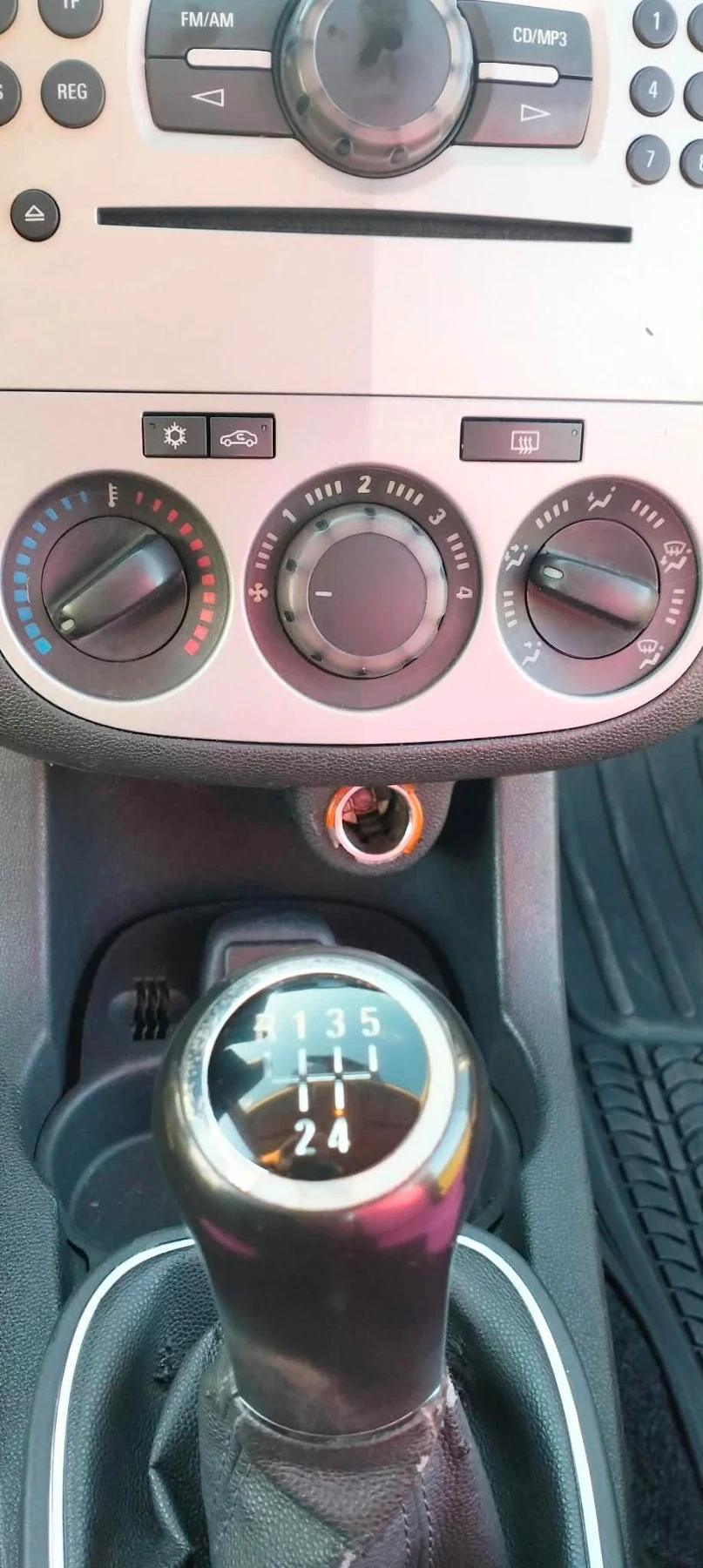 Opel Corsa 1.3 multijet, снимка 14 - Автомобили и джипове - 56609304