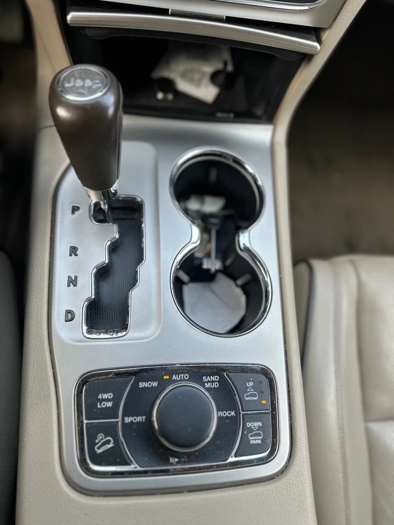 Jeep Grand cherokee 3.0 CRD OVERLAND, снимка 14 - Автомобили и джипове - 52051431