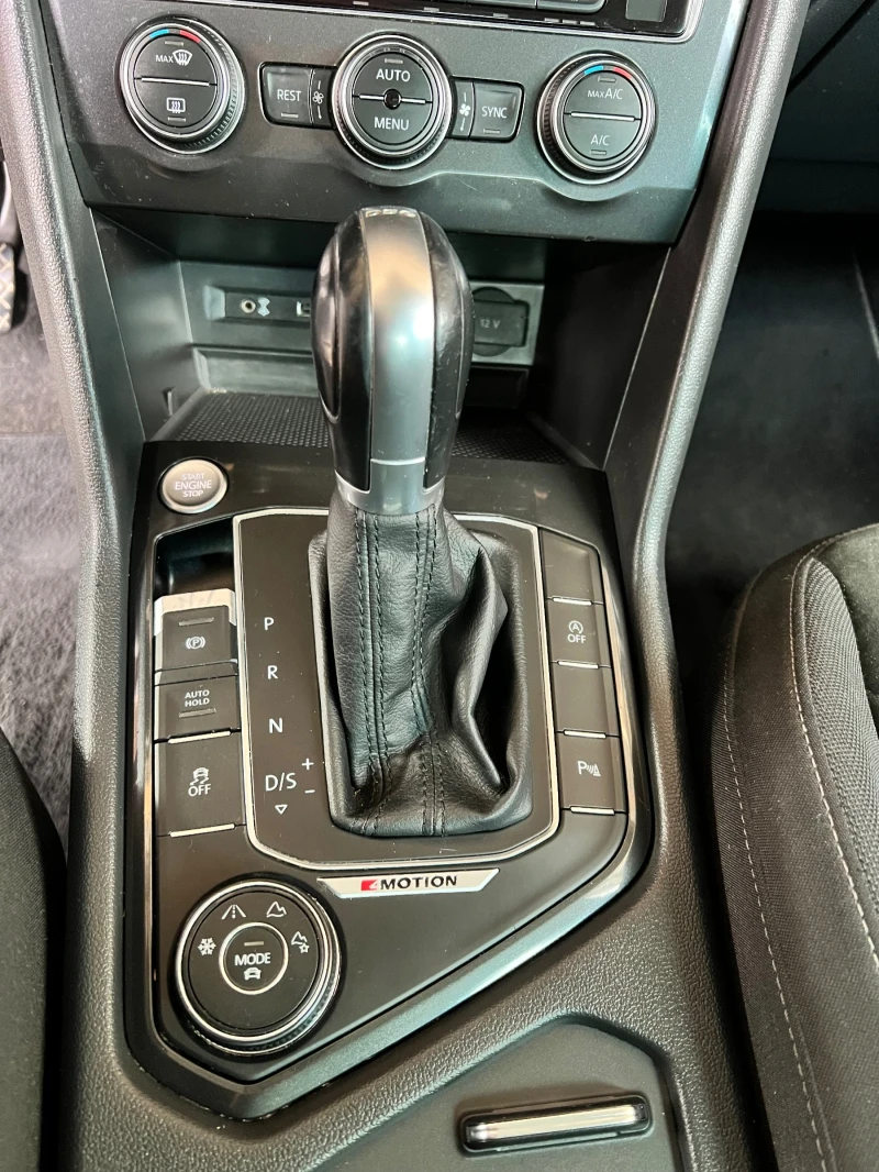 VW Tiguan, снимка 12 - Автомобили и джипове - 52522185