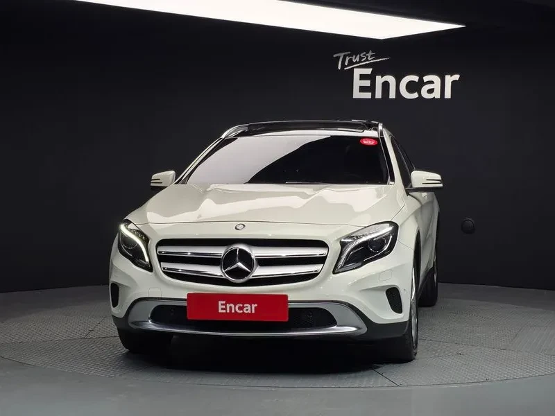 Mercedes-Benz GLA 200 Cdi, снимка 3 - Автомобили и джипове - 54959963