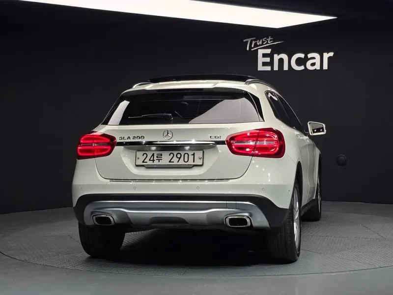 Mercedes-Benz GLA 200 Cdi, снимка 4 - Автомобили и джипове - 54959963