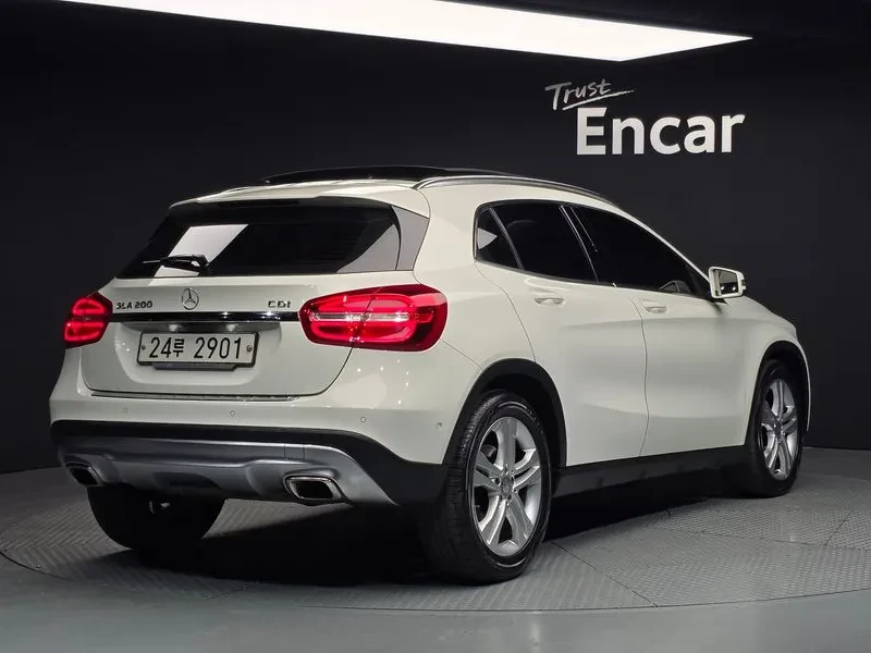 Mercedes-Benz GLA 200 Cdi, снимка 2 - Автомобили и джипове - 54959963