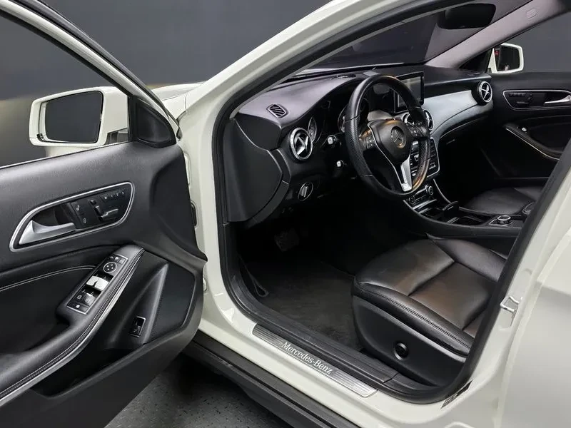 Mercedes-Benz GLA 200 Cdi, снимка 11 - Автомобили и джипове - 54959963