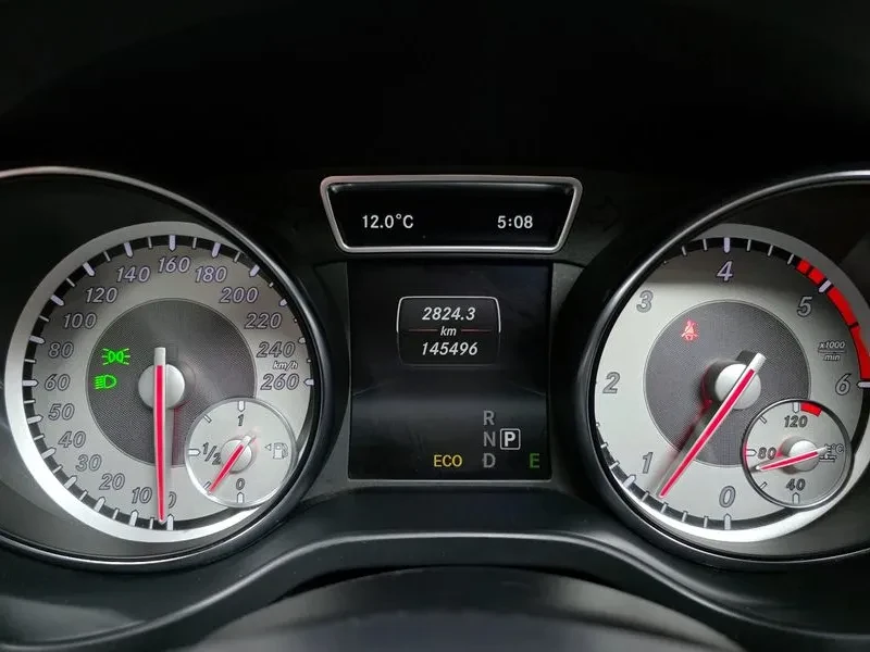 Mercedes-Benz GLA 200 Cdi, снимка 8 - Автомобили и джипове - 54959963