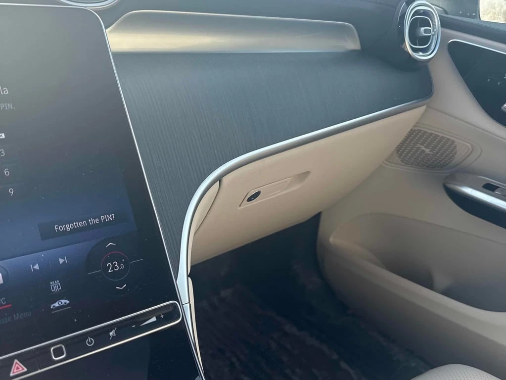 Mercedes-Benz GLC 300 * CARFAX * ПРЕДСТАВИТЕЛСТВО * 360 * ПОДГРЕВИ - изображение 9