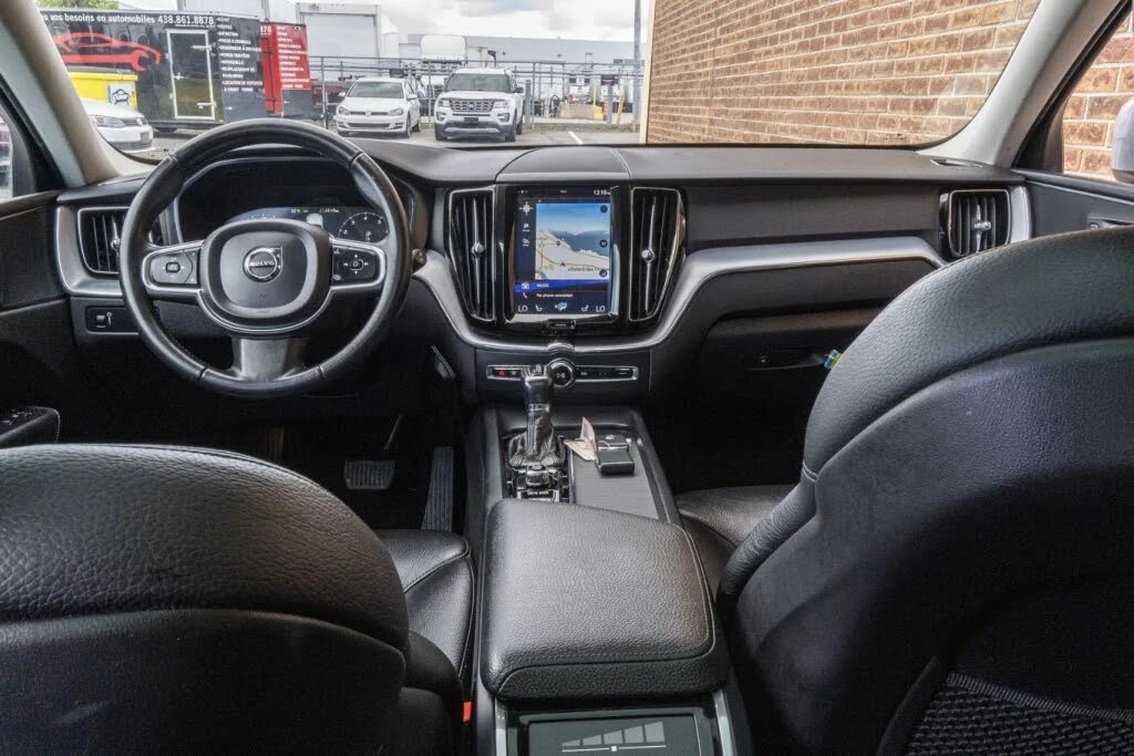 Volvo XC60 T6 MOMENTUM* DISTRONIC* PANORAMA* КАМЕРА* ПОДГРЕВ*, снимка 7 - Автомобили и джипове - 54631980