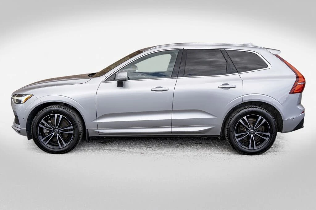 Volvo XC60 T6 MOMENTUM* DISTRONIC* PANORAMA* КАМЕРА* ПОДГРЕВ*, снимка 2 - Автомобили и джипове - 54631980