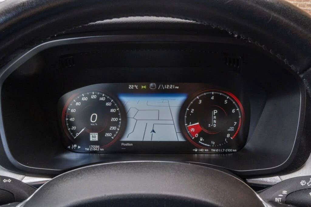 Volvo XC60 T6 MOMENTUM* DISTRONIC* PANORAMA* КАМЕРА* ПОДГРЕВ*, снимка 10 - Автомобили и джипове - 54631980