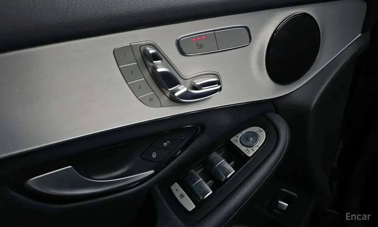 Mercedes-Benz GLC * GLC220 d 4MATIC * ЦЕНА ДО БГ, снимка 17 - Автомобили и джипове - 55630117