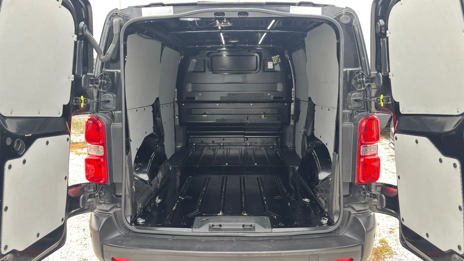 Peugeot Expert 2.0HDI 177 ks automatic  - изображение 6