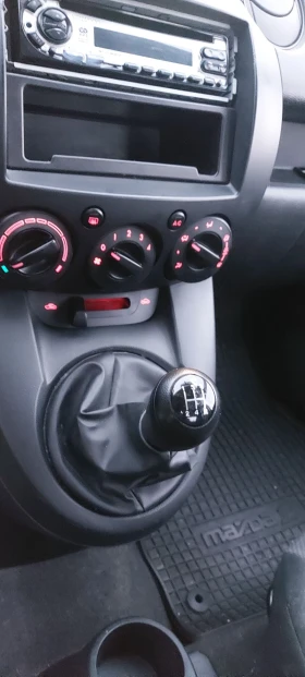 Mazda 2 1.3i - 4000 лв. / 2045.17 € - 88734474 6