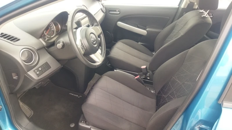 Mazda 2 1.5i Автоматик Швейцария, снимка 10 - Автомобили и джипове - 48849100