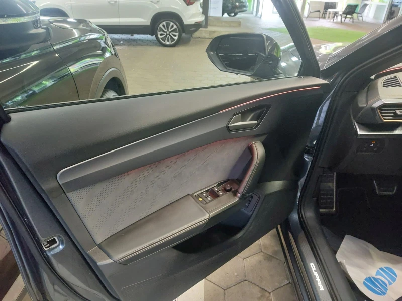 Cupra Formentor VZ/333HP/PANO/CAM/NAVI/MEMO/KLESS/L.ASSIST/453g, снимка 8 - Автомобили и джипове - 52090561