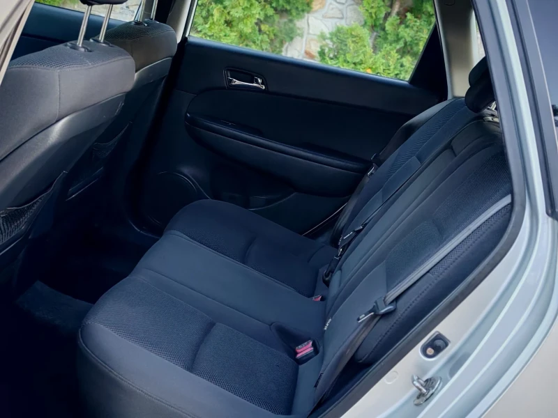 Hyundai I30 1.6CRDI(110)* CW* НОВ ВНОС* , снимка 15 - Автомобили и джипове - 52109705