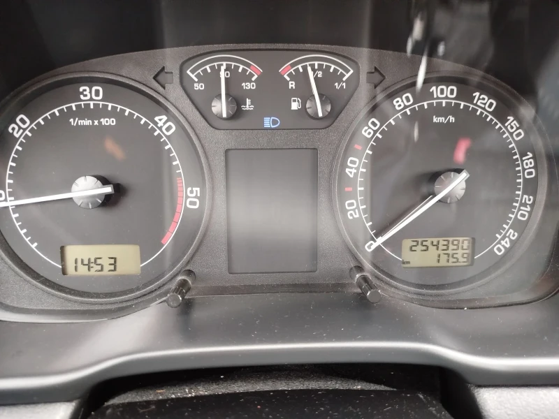 Skoda Octavia Tour, снимка 16 - Автомобили и джипове - 52631736