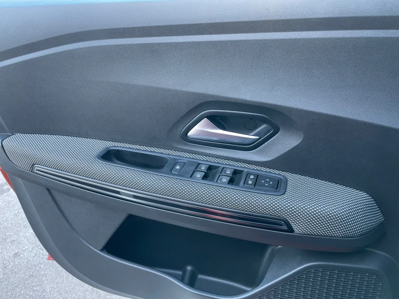 Dacia Jogger 7-места-navi-CarPlay-Extreme-Camera, снимка 12 - Автомобили и джипове - 52847618