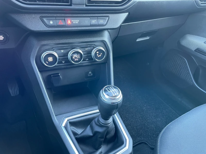 Dacia Jogger 7-места-navi-CarPlay-Extreme-Camera, снимка 11 - Автомобили и джипове - 52847618