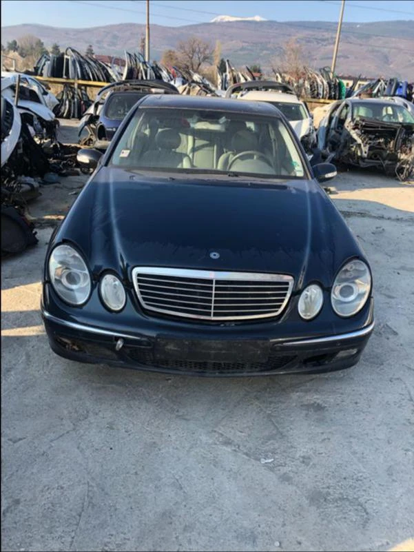 Mercedes-Benz E 200 2.0i, снимка 2 - Автомобили и джипове - 24885946