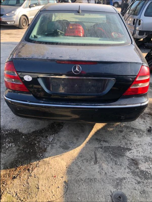 Mercedes-Benz E 200 2.0i, снимка 5 - Автомобили и джипове - 24885946