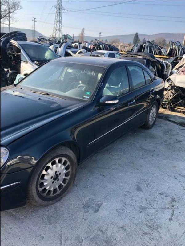 Mercedes-Benz E 200 2.0i, снимка 1 - Автомобили и джипове - 24885946